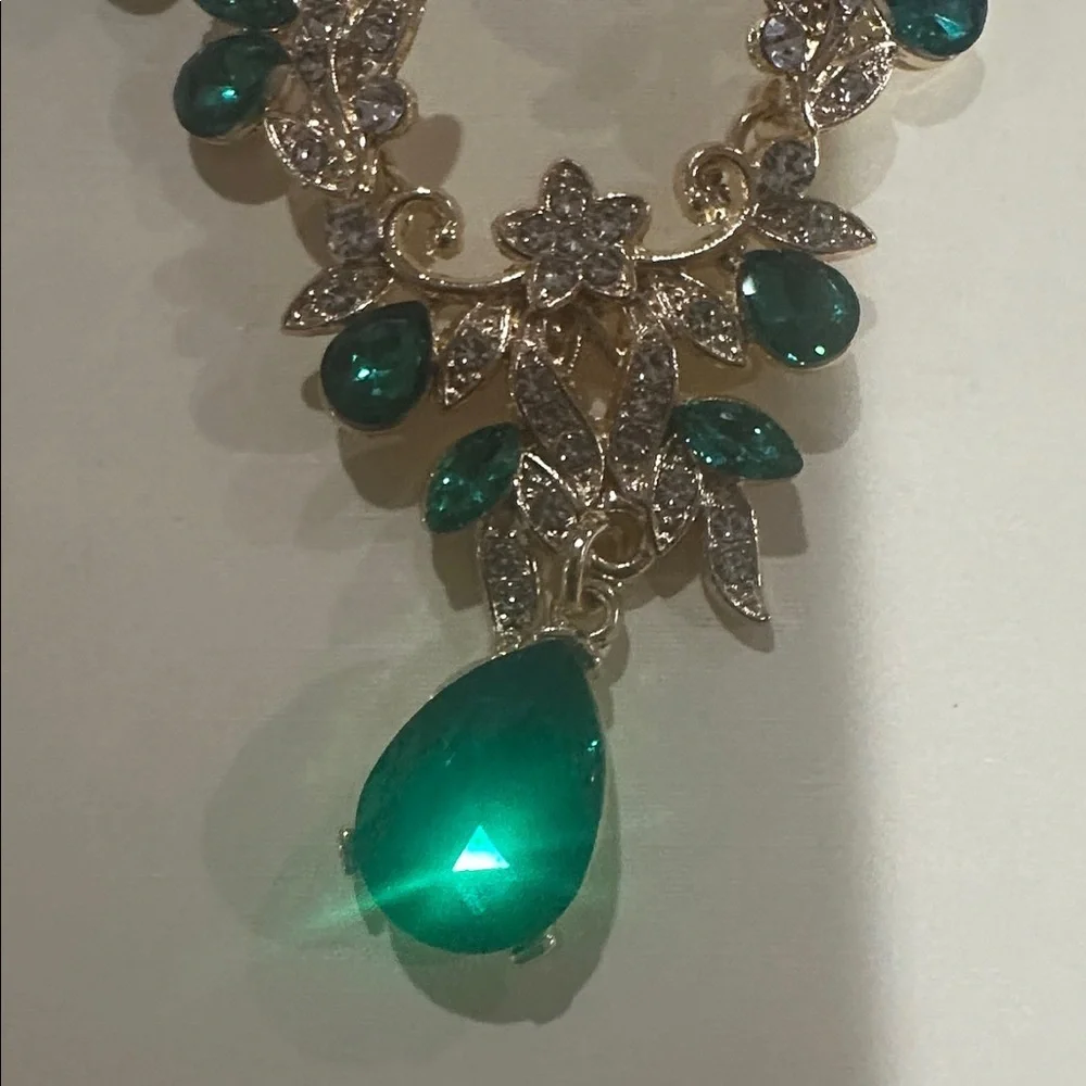 N/A gold tone